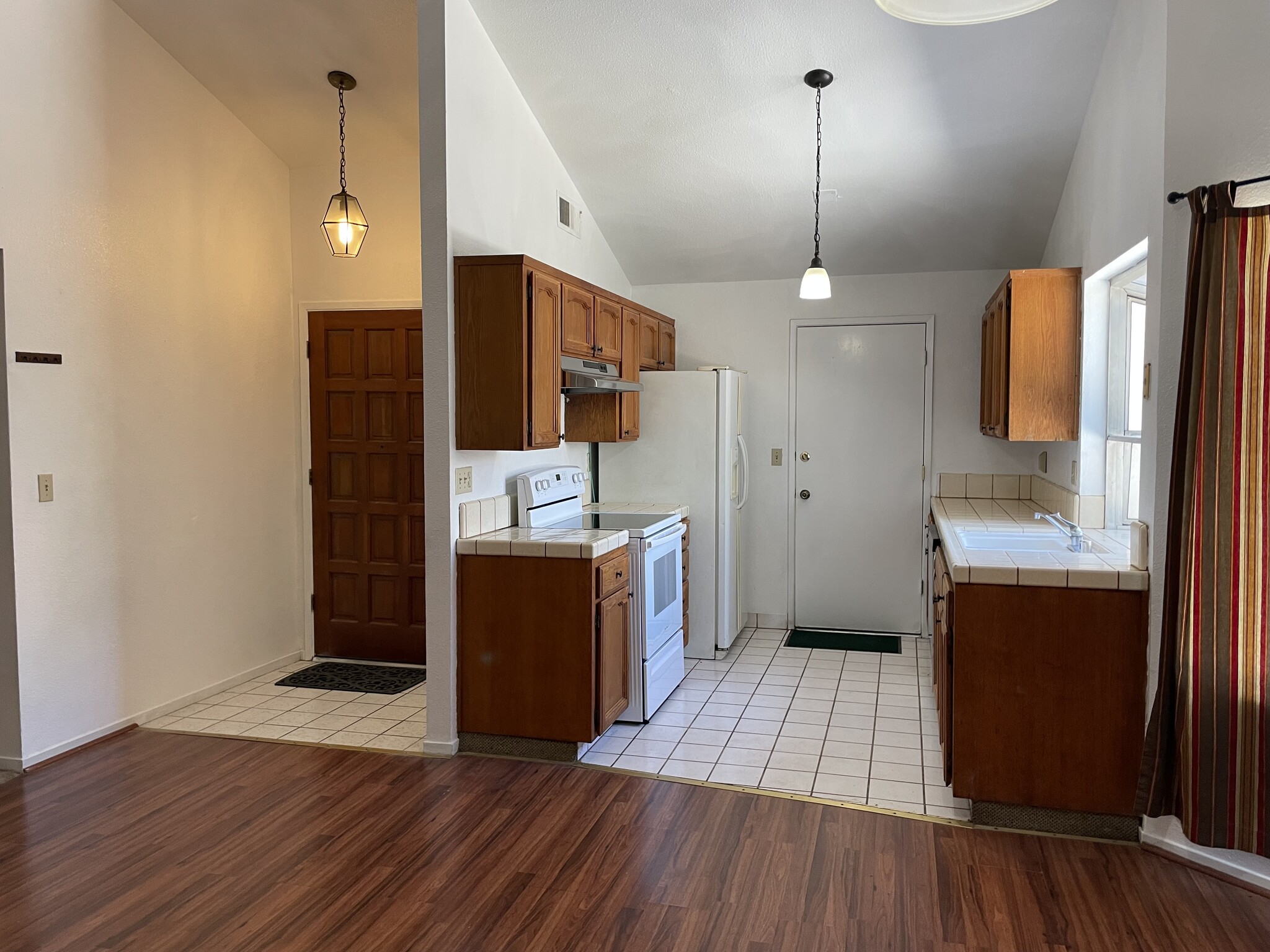 Building Photo - 3816 N Forestiere Ave