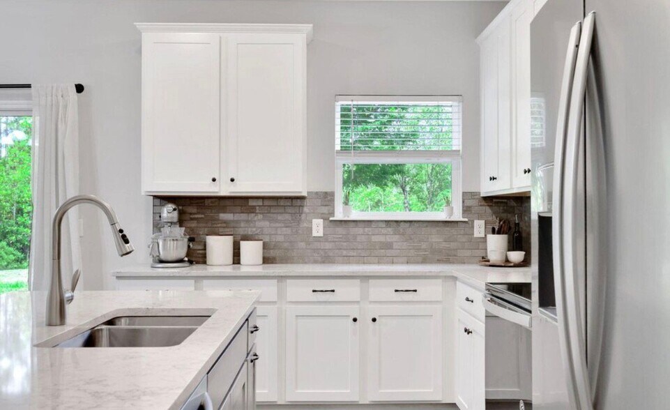 Building Photo - 14014 Sterely Ct S