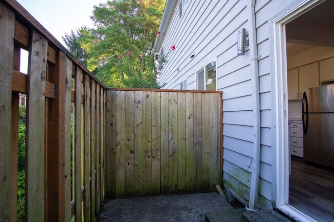 Building Photo - 1026 SE 29th Ave