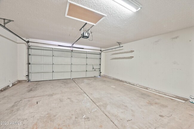 Building Photo - 6830 E Paradise Ln