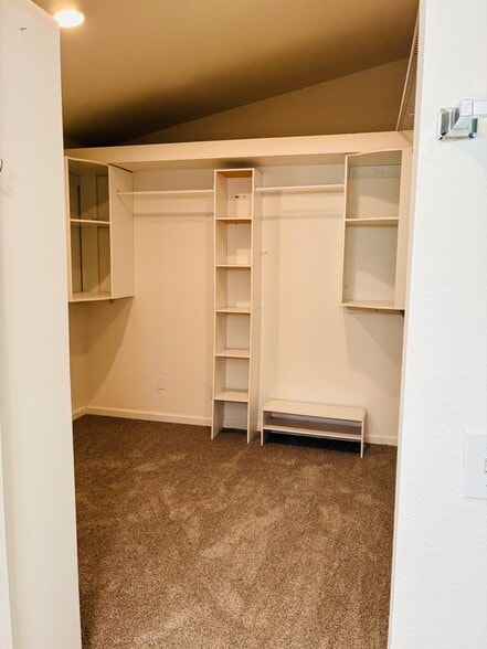 Building Photo - 45470 Clubhouse Dr