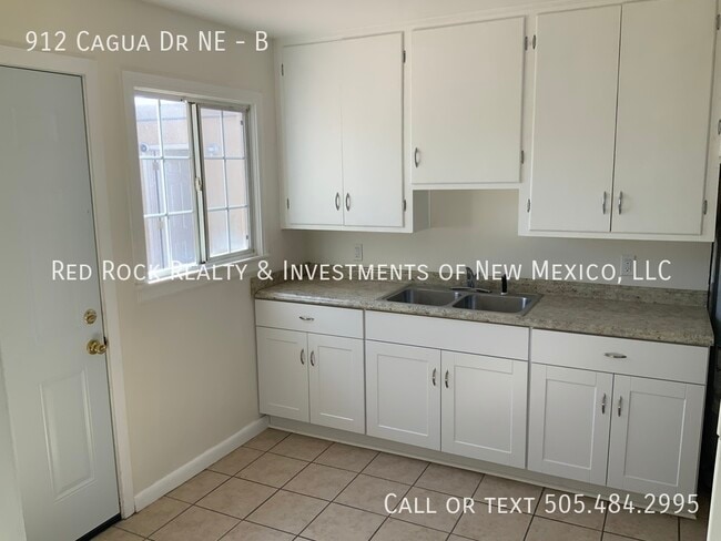 Building Photo - 912 Cagua Dr NE