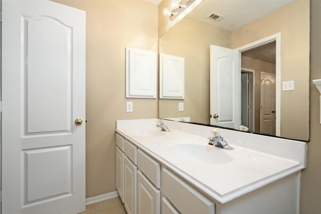 Building Photo - 16350 Mellow Oaks Ln