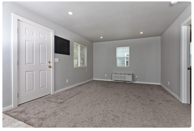 Building Photo - 838 S Terrace Dr
