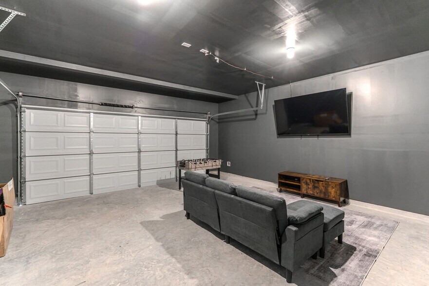 Building Photo - 10314 Woodwick St