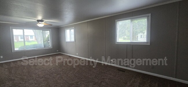 Building Photo - 522 Sara Dr