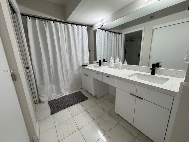 Building Photo - 3530 Mystic Pointe Dr