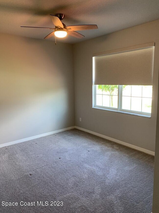 Building Photo - 2831 Casterton Dr