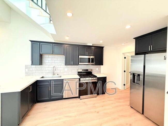 Building Photo - 3414 London St