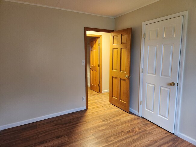 Building Photo - 118 Barclay Rd