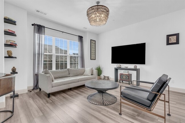 Building Photo - 4153 Shavano Dr