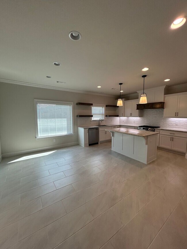 Building Photo - Beautiful Modern Home in Pea Ridge!