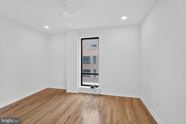Building Photo - 1659 N Randolph St