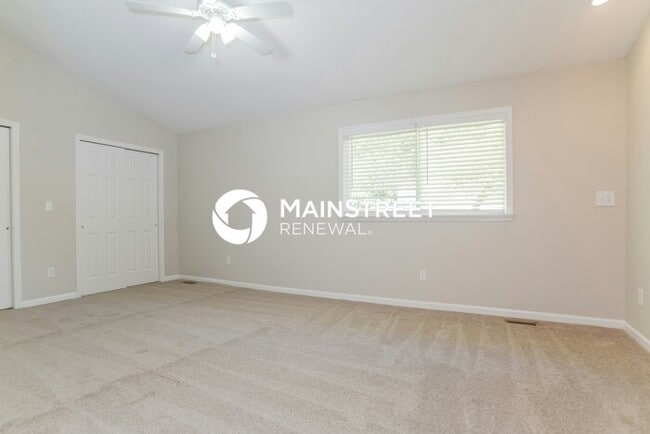 Building Photo - 4 Bedroom Pet-Friendly Home in LEAVENWORTH, KS with Main Street Renewal