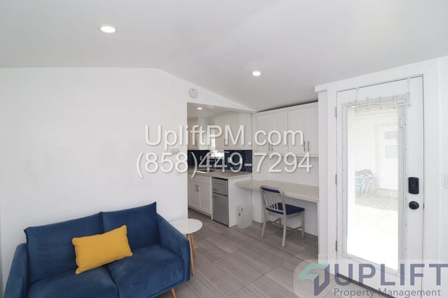 Building Photo - Modern Studio W/ patio