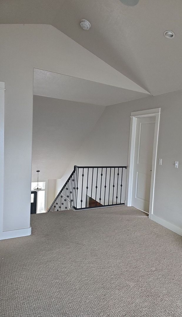 Building Photo - 3-Bedroom Home with RV Parking Near Valley River Center