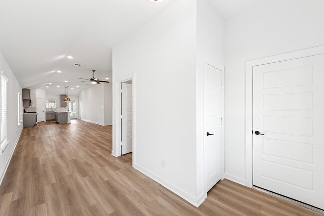 Building Photo - 32419 Sunbeam Dr