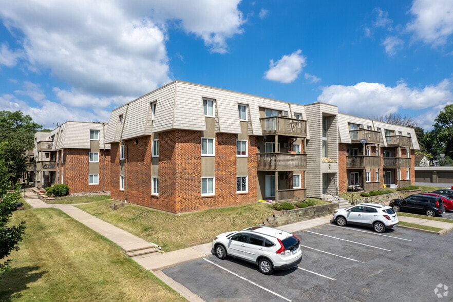 Balconies - White Oaks Apartments