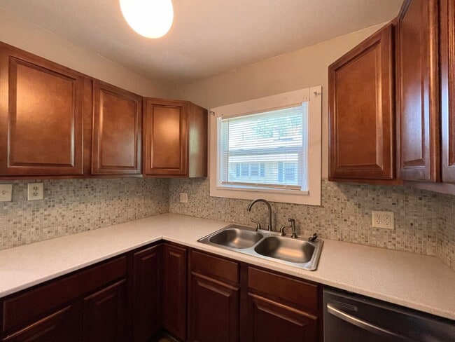 Building Photo - 2 Bed In Great Location