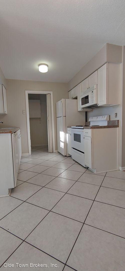 Building Photo - 2 br, 1 bath House - 1413 N. Ferncreek