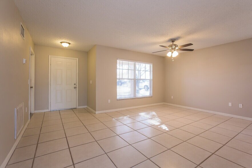 Building Photo - 2435 Sagemont Dr