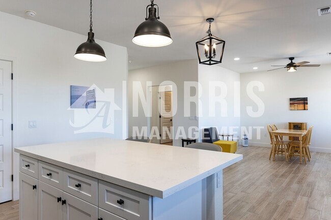 Building Photo - Beautiful Upgraded Home with Furnishings i...