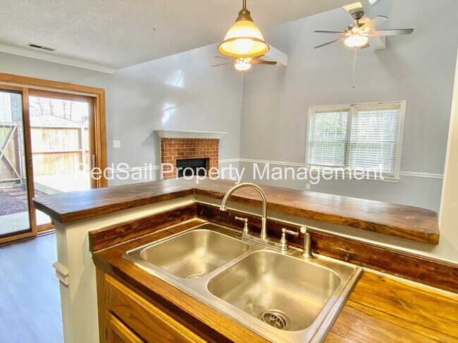 Building Photo - Yorktown Crossing Townhouse!!!