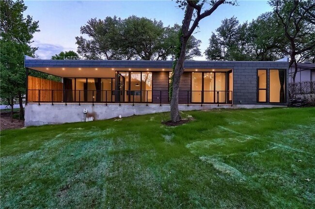 Building Photo - 9400 Shady Oaks Dr