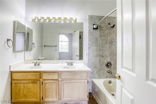 Building Photo - 8301 Boseck Dr