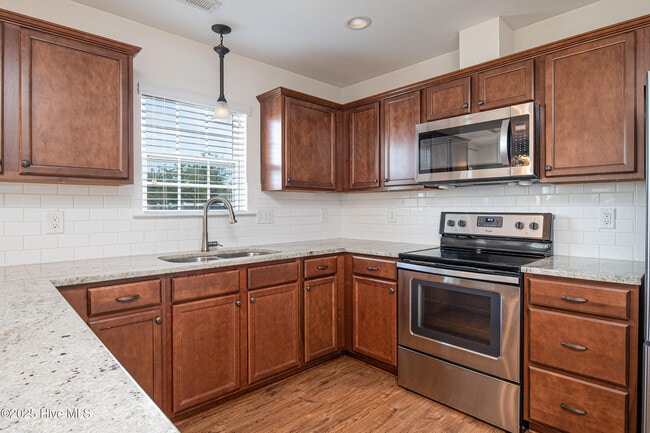 Building Photo - 808 Jade Ln