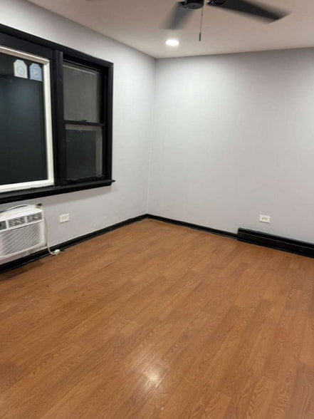 Building Photo - 1379 River Dr