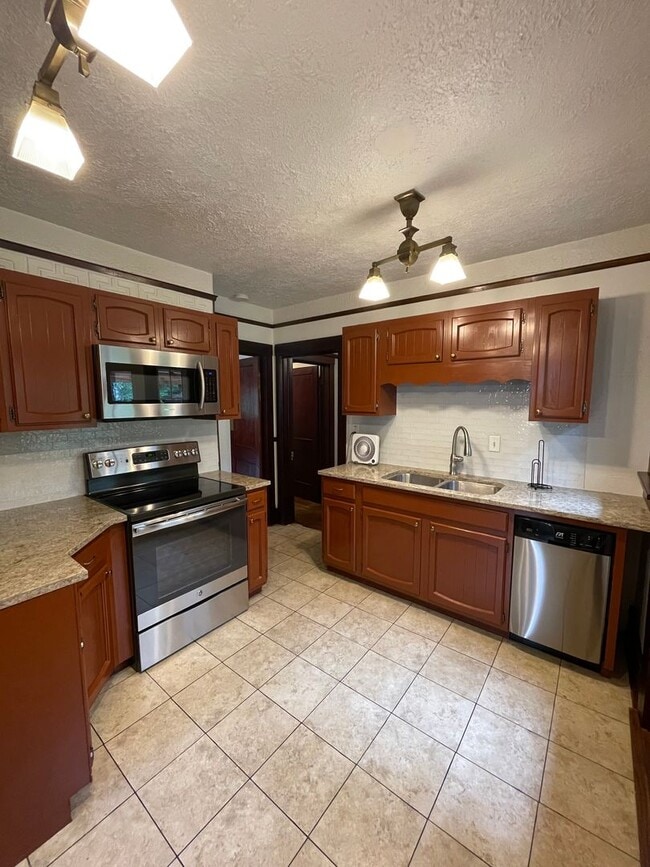 Building Photo - 3 Bedroom House Walking Distance to Purdue University