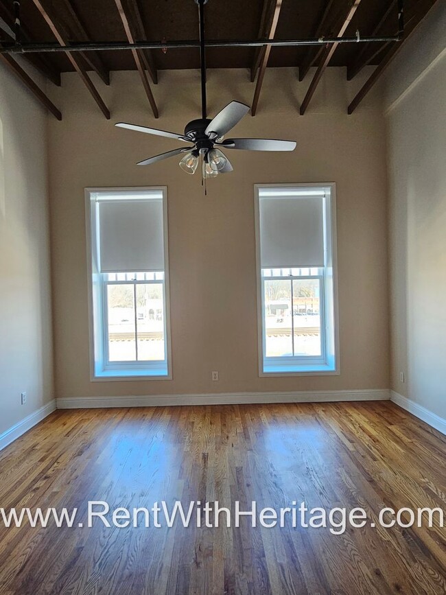 Building Photo - WOW!!!....GORGEOUS LOFT APARTMENT ( TOTAL ...