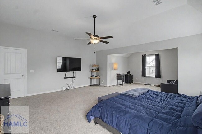 Building Photo - 18 Sunflower Cir NE