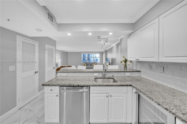 Building Photo - 2501 S Ocean Dr