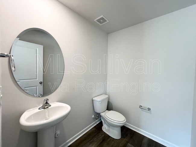 Building Photo - 2932 Egert Dr