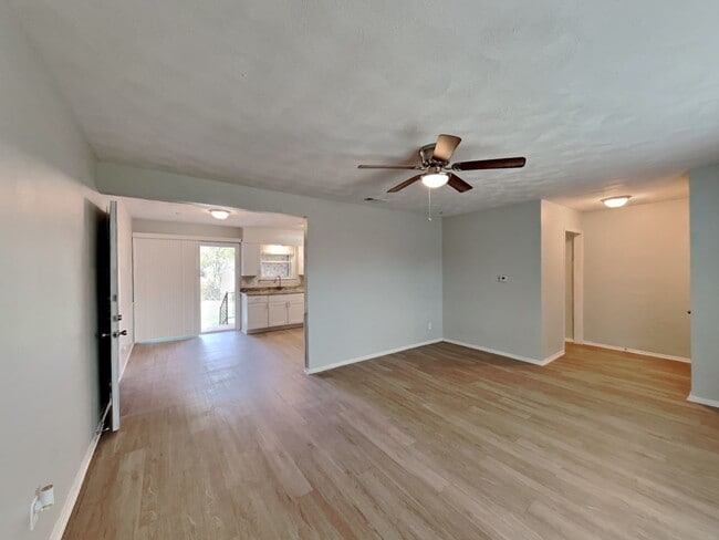 Building Photo - Newly Renovated 3BR/2BA Home in Dallas