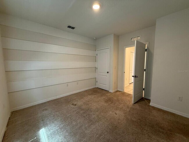 Building Photo - 209 Ludisia Loop