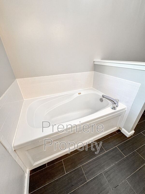 Building Photo - 15350 Riley St