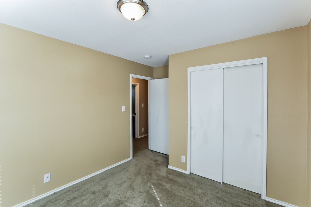 Building Photo - 4902 Dahlia Terrace