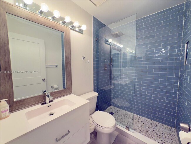Building Photo - 3078 S Oakland Forest Dr