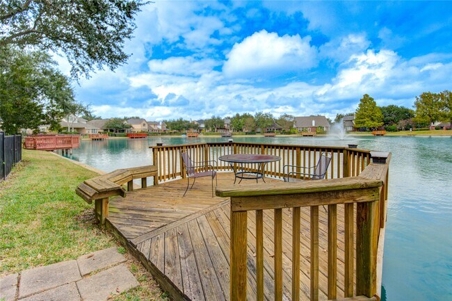 Building Photo - 5802 Horseshoe Falls