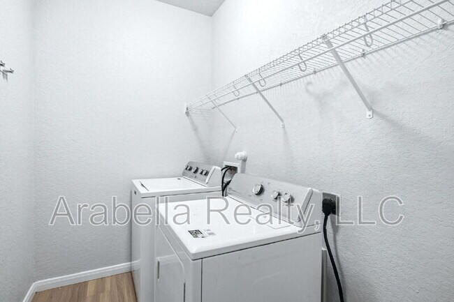 Building Photo - 5950 Larkspur Valley
