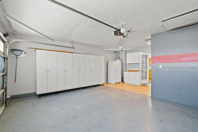 Building Photo - 73425 San Nicholas Ave