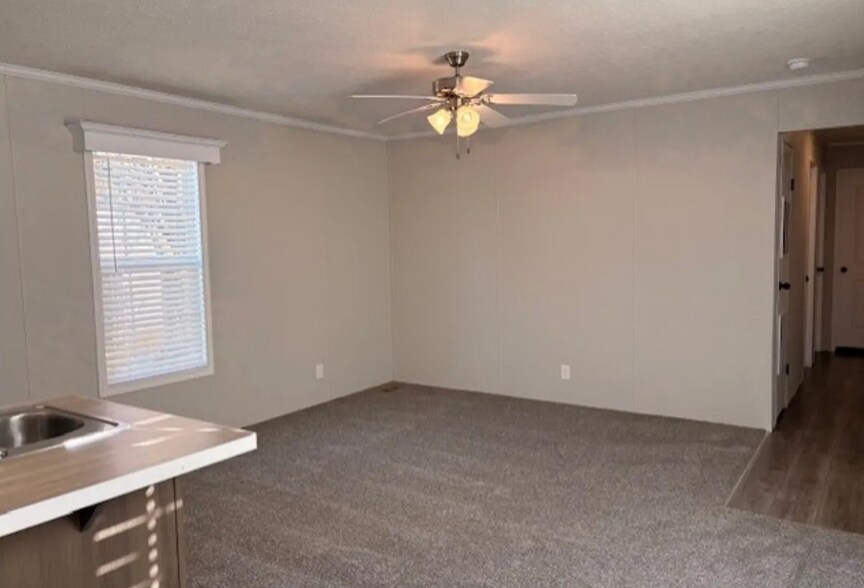 Building Photo - 251 N Chevalier Dr