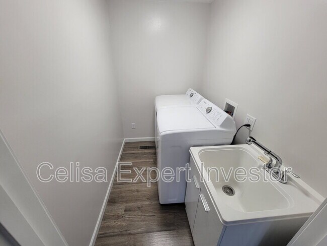 Building Photo - 5008 Firwood Dr