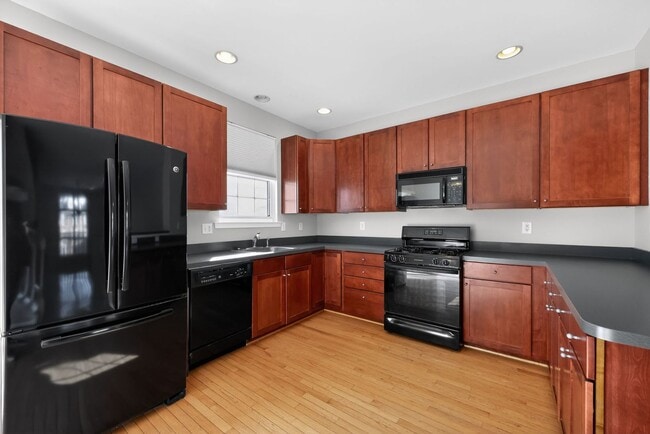 Building Photo - Gorgeous Recently Renovated 3 BR, 2.5 Bath Conshohocken Townhome!