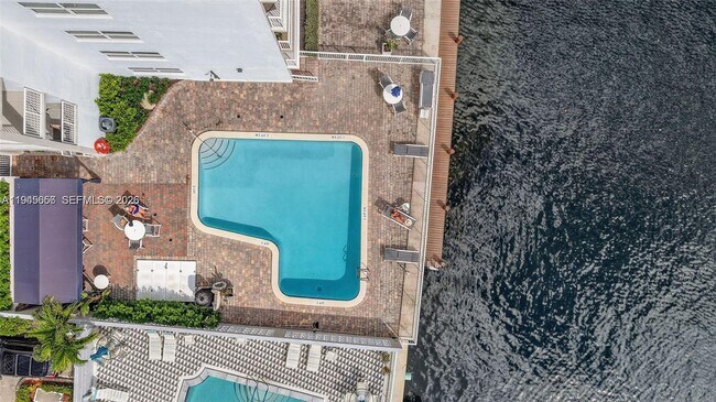 Building Photo - 121 Golden Isles Dr