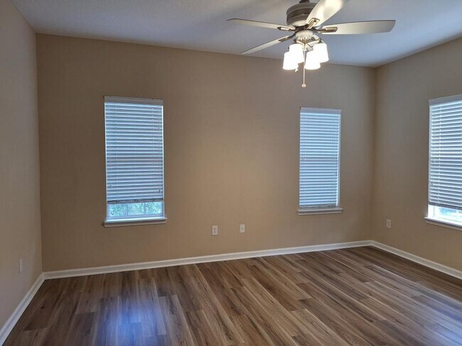 Building Photo - 3 bedroom in Jacksonville FL 32256