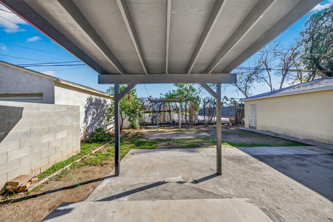 Building Photo - 1667 Valencia Ave